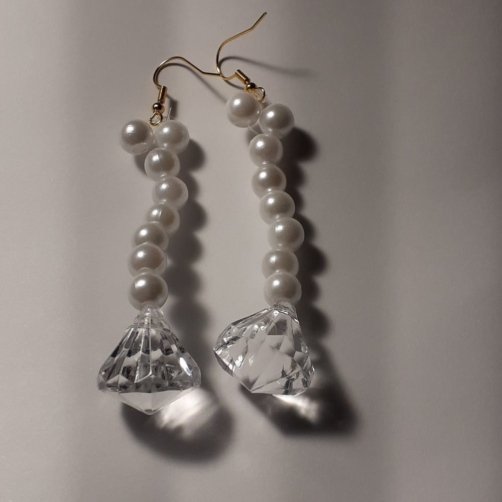 Diamond Bella Handcrafted Fashion earrings.